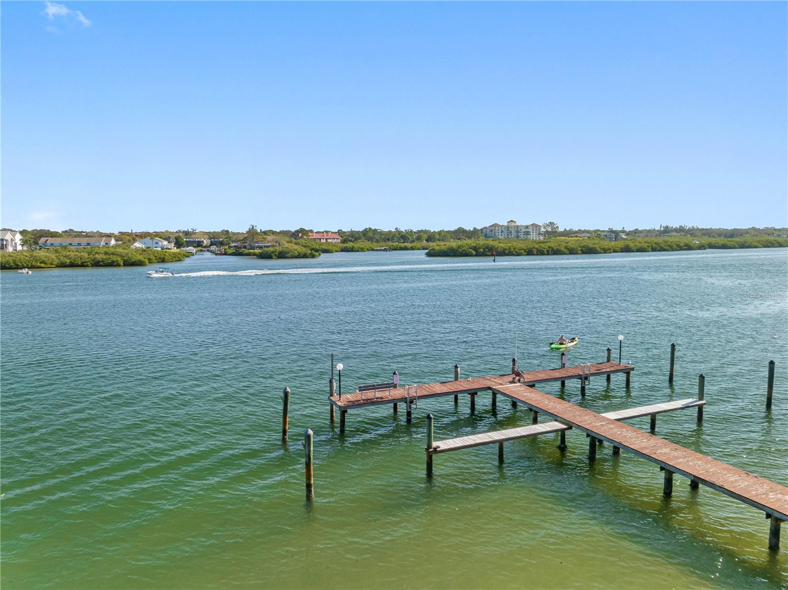 Image 27 of 73 For 19701 Gulf Boulevard 307