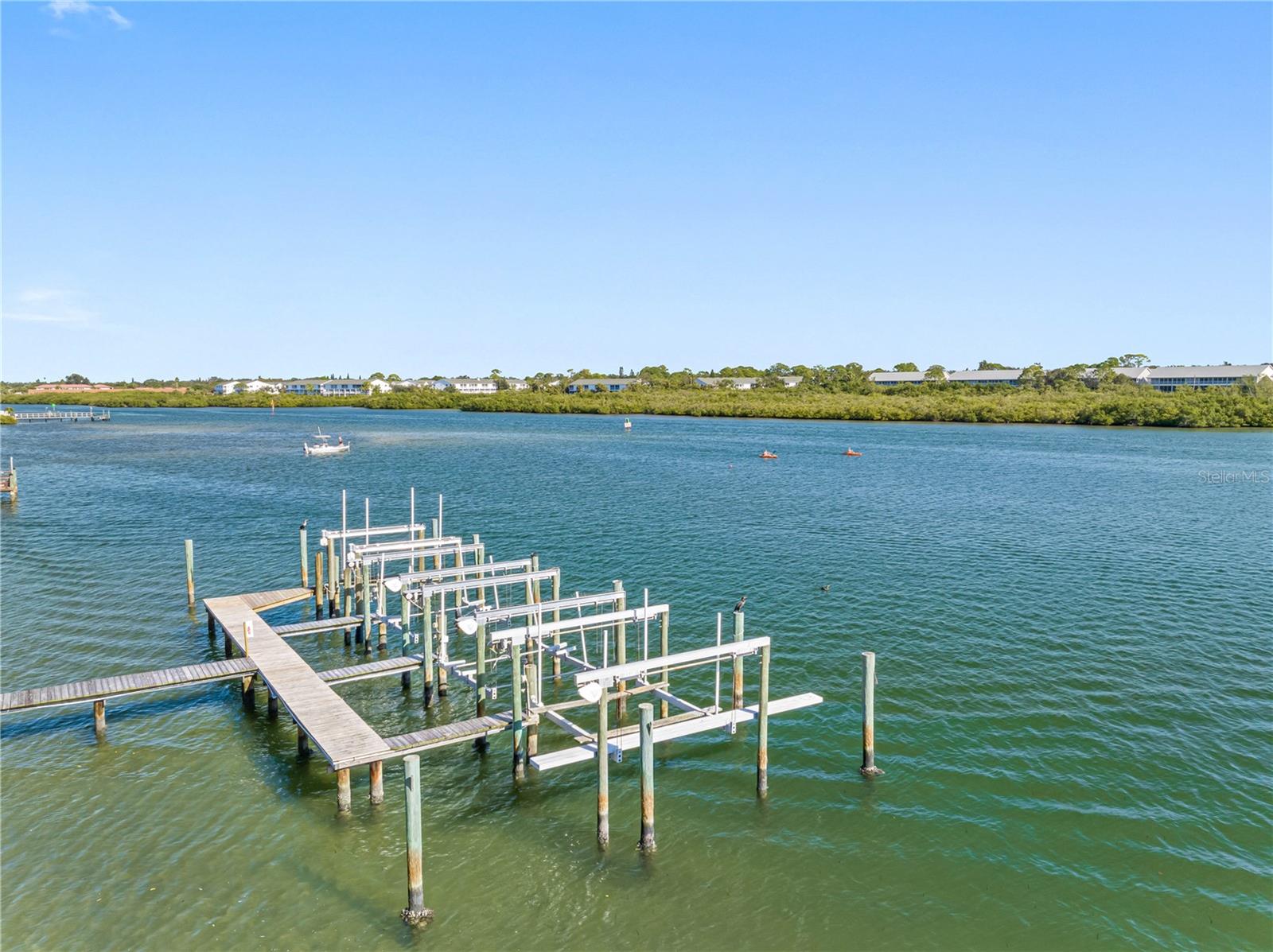 Image 28 of 73 For 19701 Gulf Boulevard 307