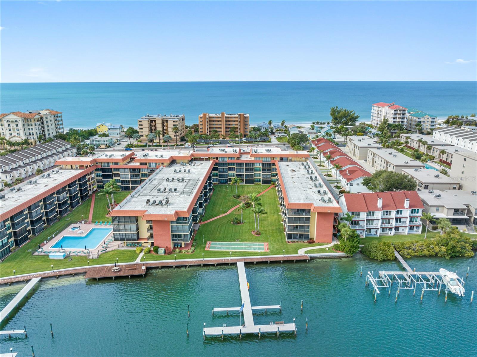 Image 31 of 73 For 19701 Gulf Boulevard 307