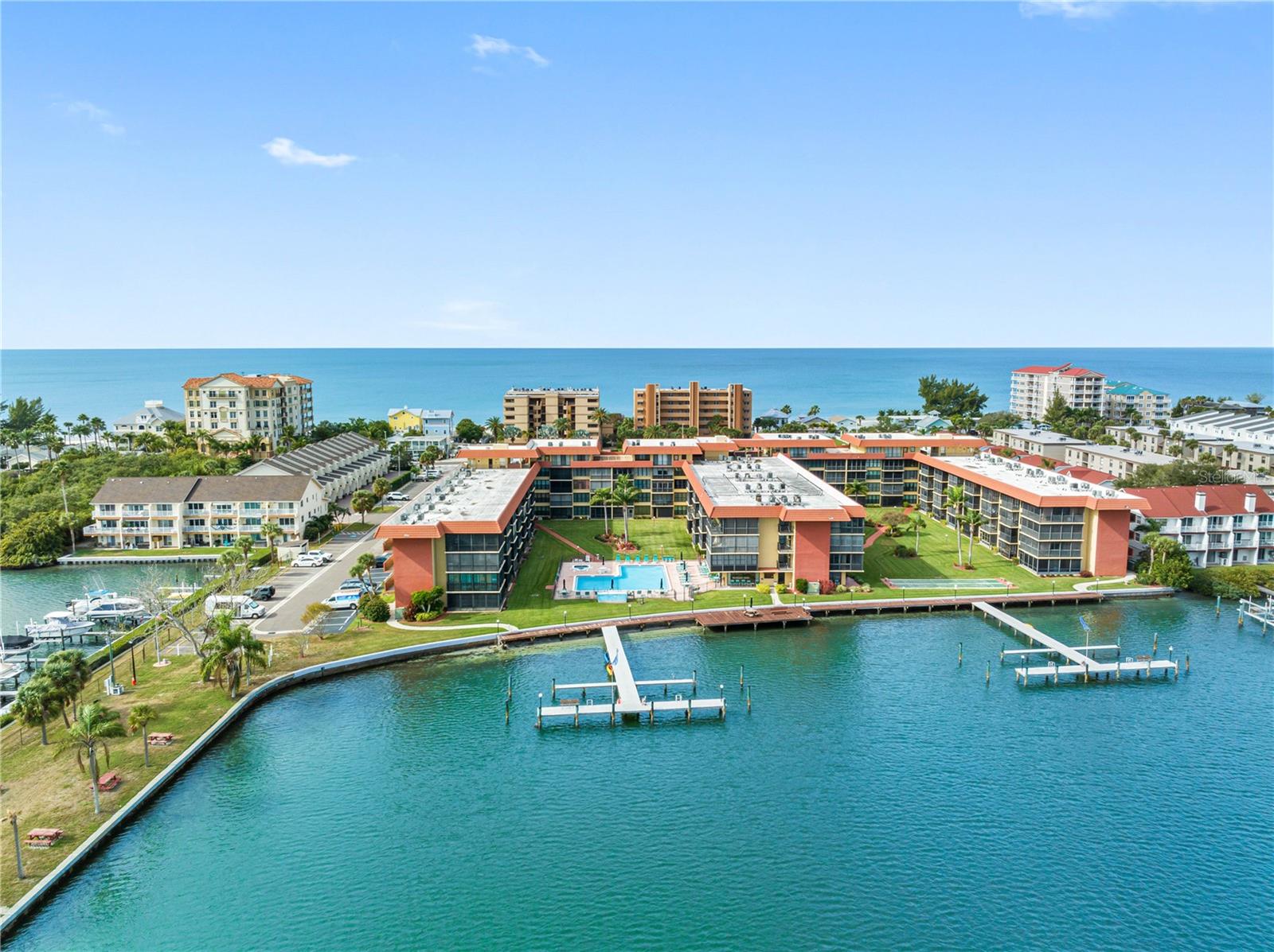 Image 32 of 73 For 19701 Gulf Boulevard 307