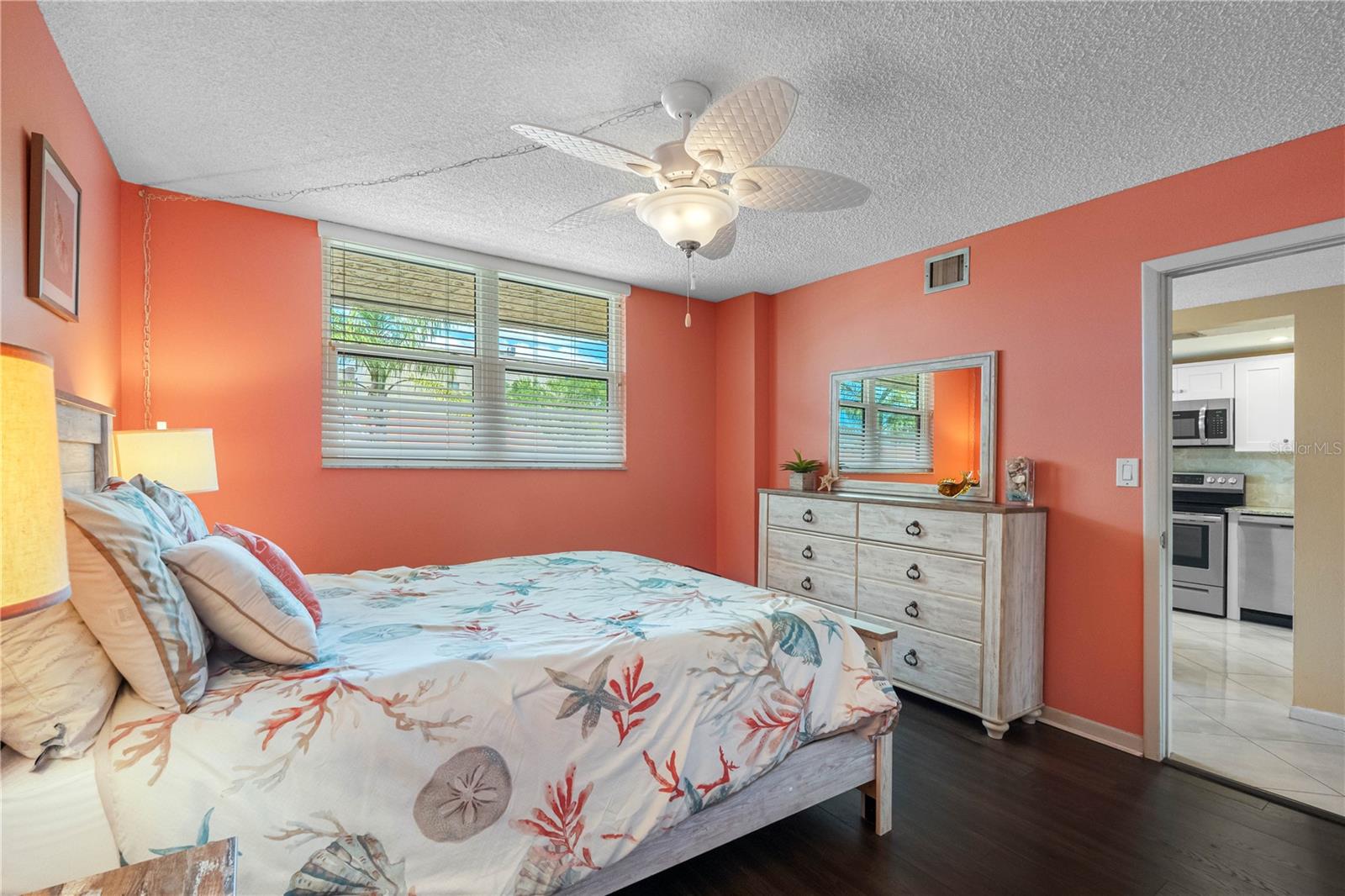 Image 47 of 73 For 19701 Gulf Boulevard 307