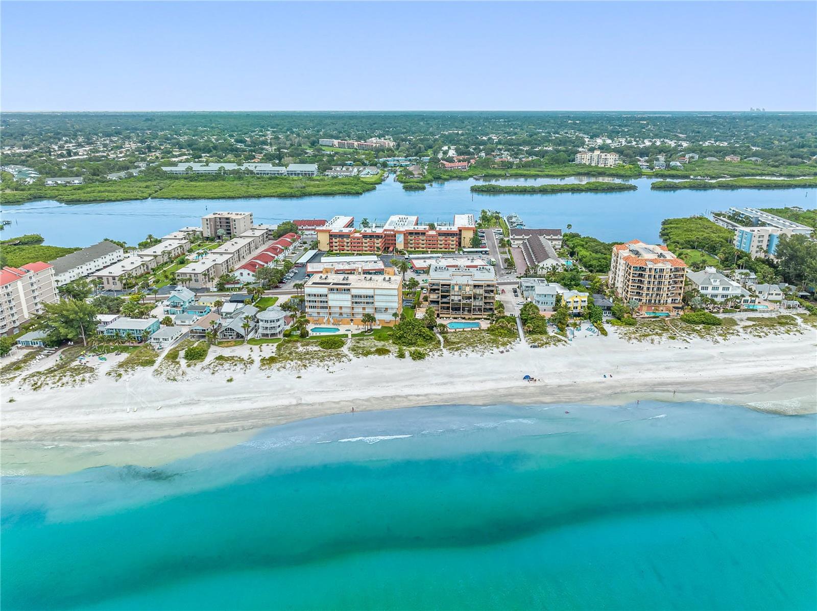 Image 5 of 73 For 19701 Gulf Boulevard 307