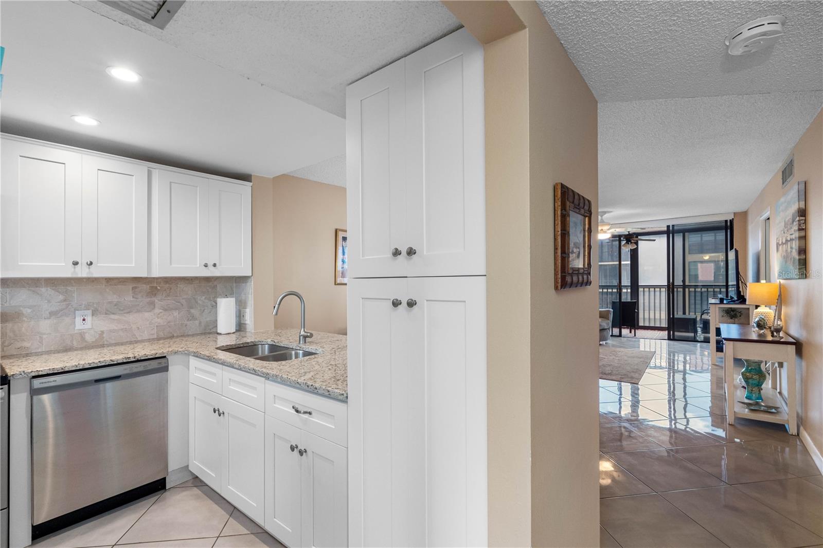 Image 51 of 73 For 19701 Gulf Boulevard 307