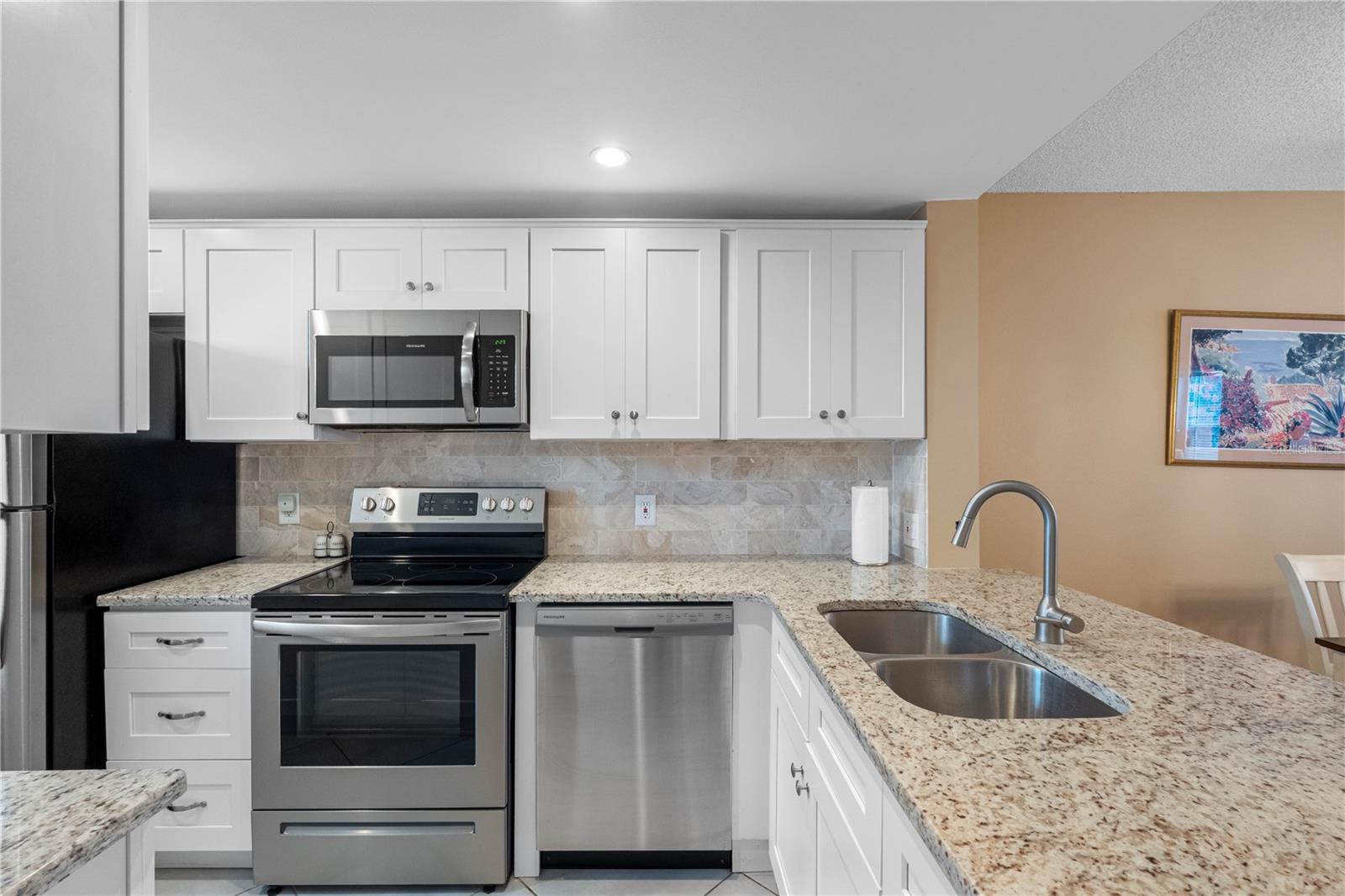 Image 52 of 73 For 19701 Gulf Boulevard 307