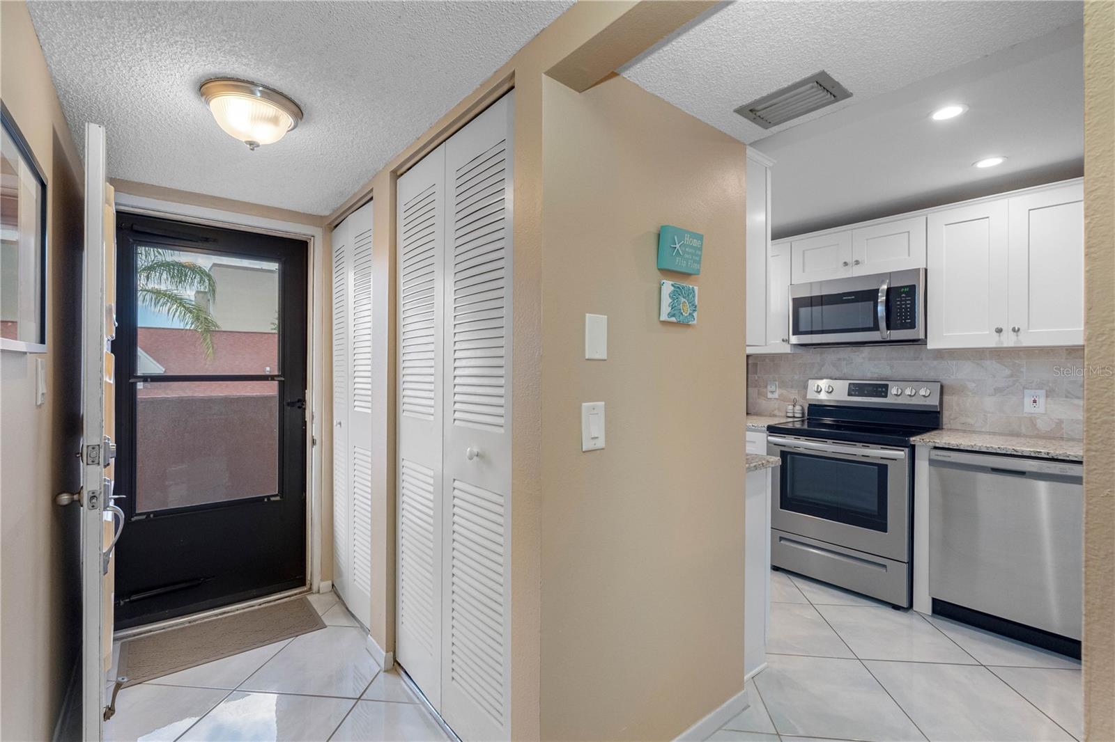 Image 57 of 73 For 19701 Gulf Boulevard 307