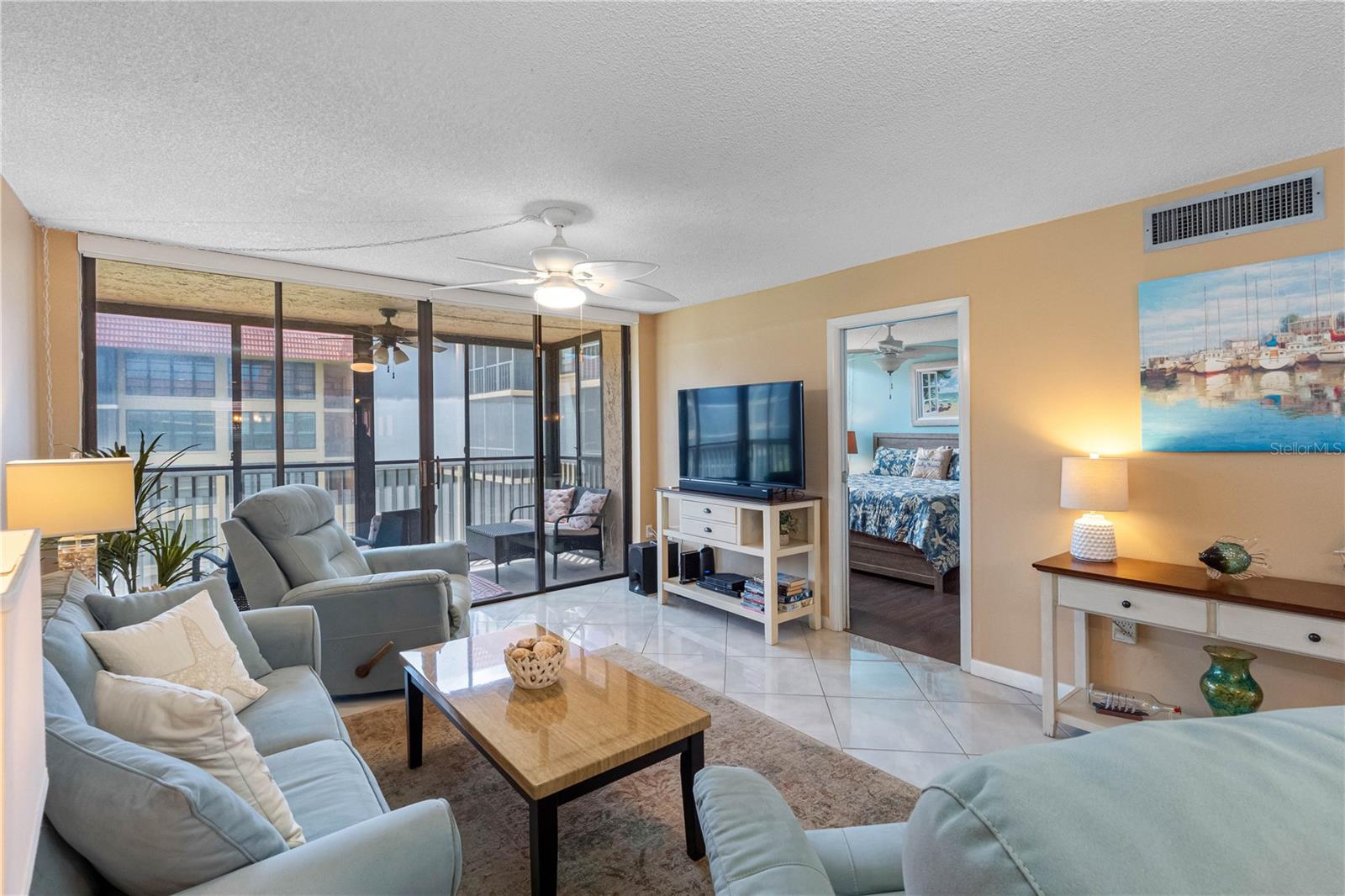 Image 62 of 73 For 19701 Gulf Boulevard 307