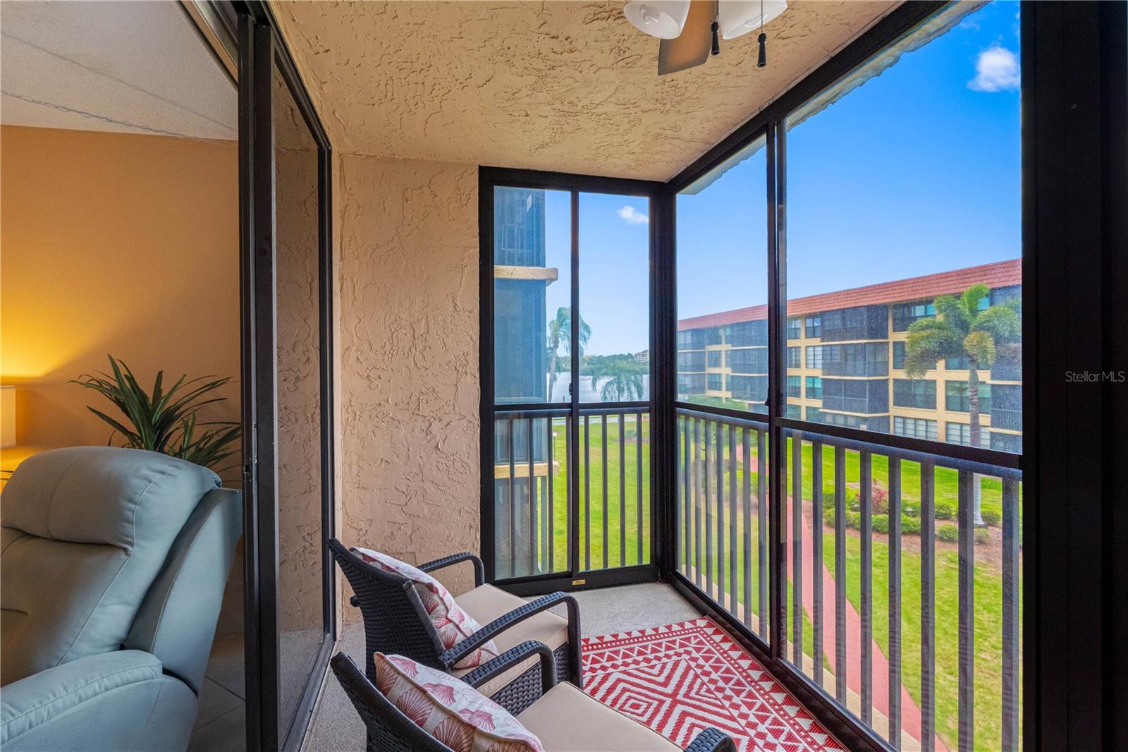 Image 68 of 73 For 19701 Gulf Boulevard 307