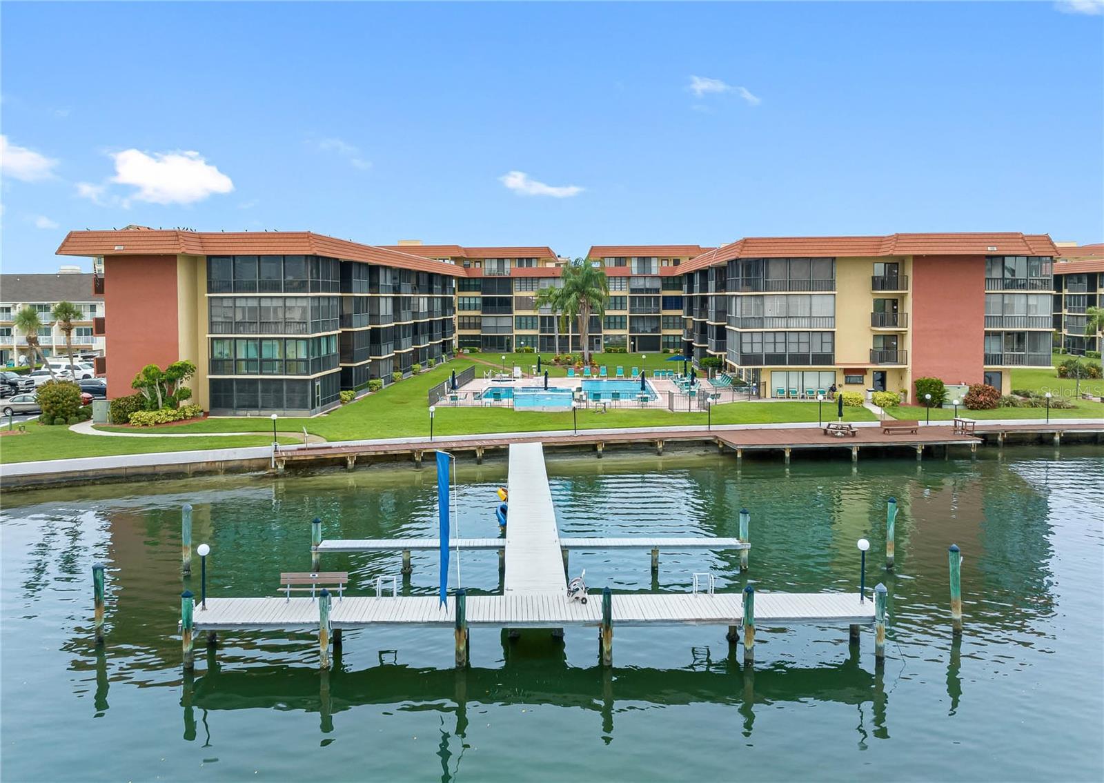 Image 7 of 73 For 19701 Gulf Boulevard 307