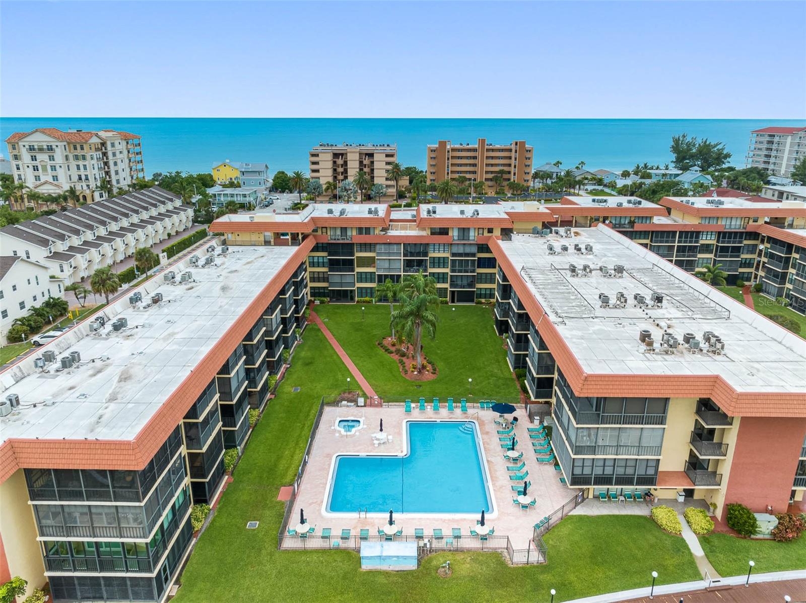 Image 8 of 73 For 19701 Gulf Boulevard 307