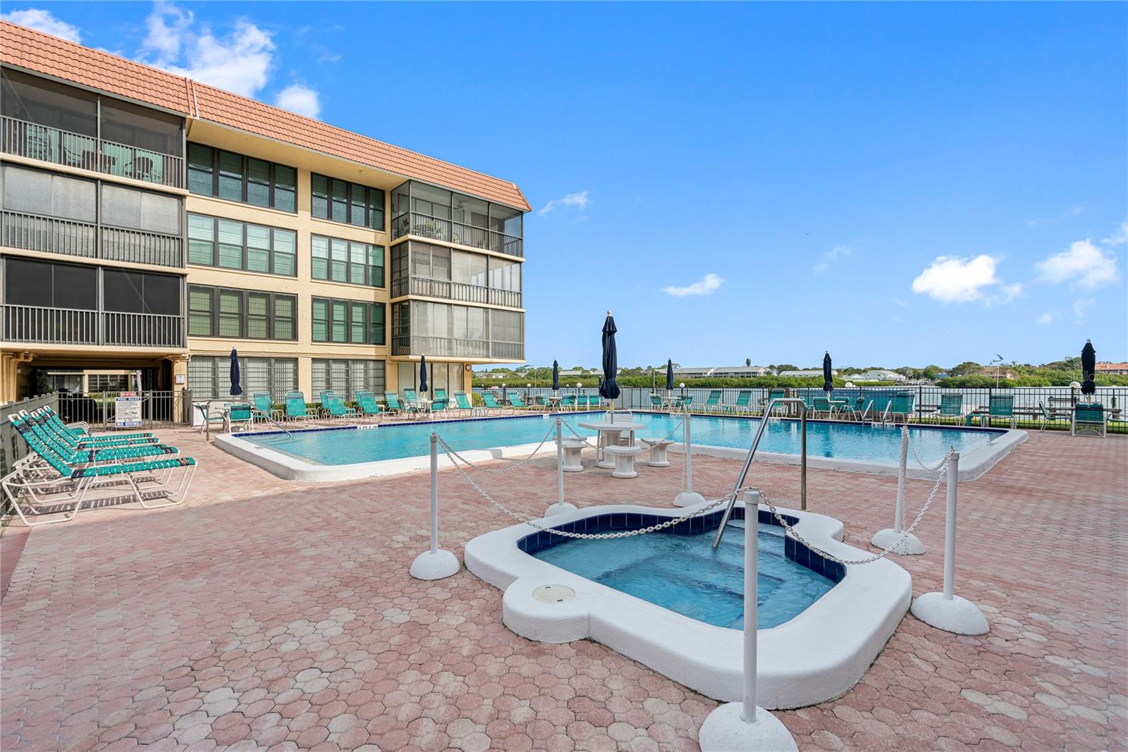 Image 9 of 73 For 19701 Gulf Boulevard 307