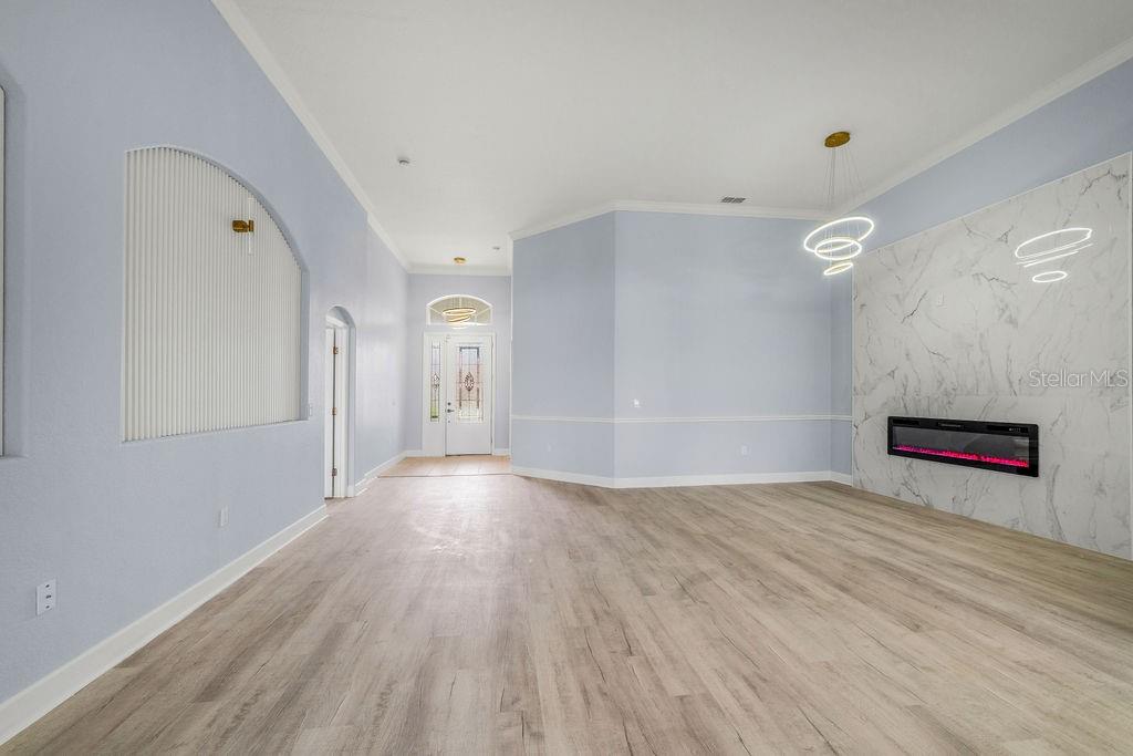 Image 11 of 62 For 258 Terranova Boulevard