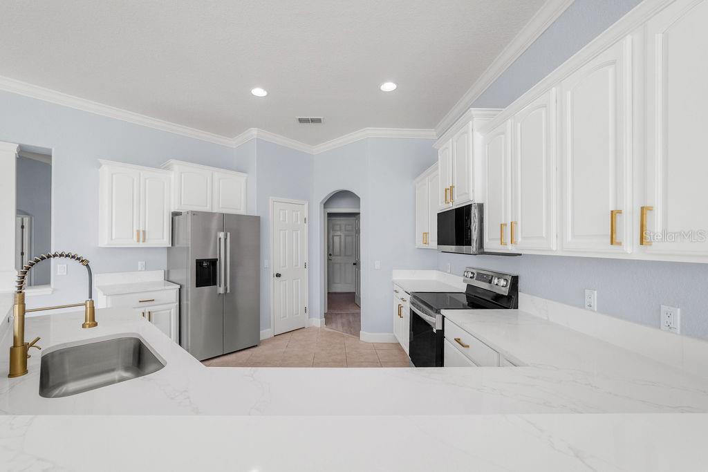 Image 26 of 62 For 258 Terranova Boulevard