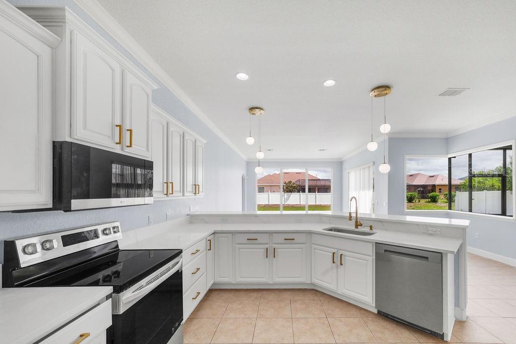 Image 27 of 62 For 258 Terranova Boulevard