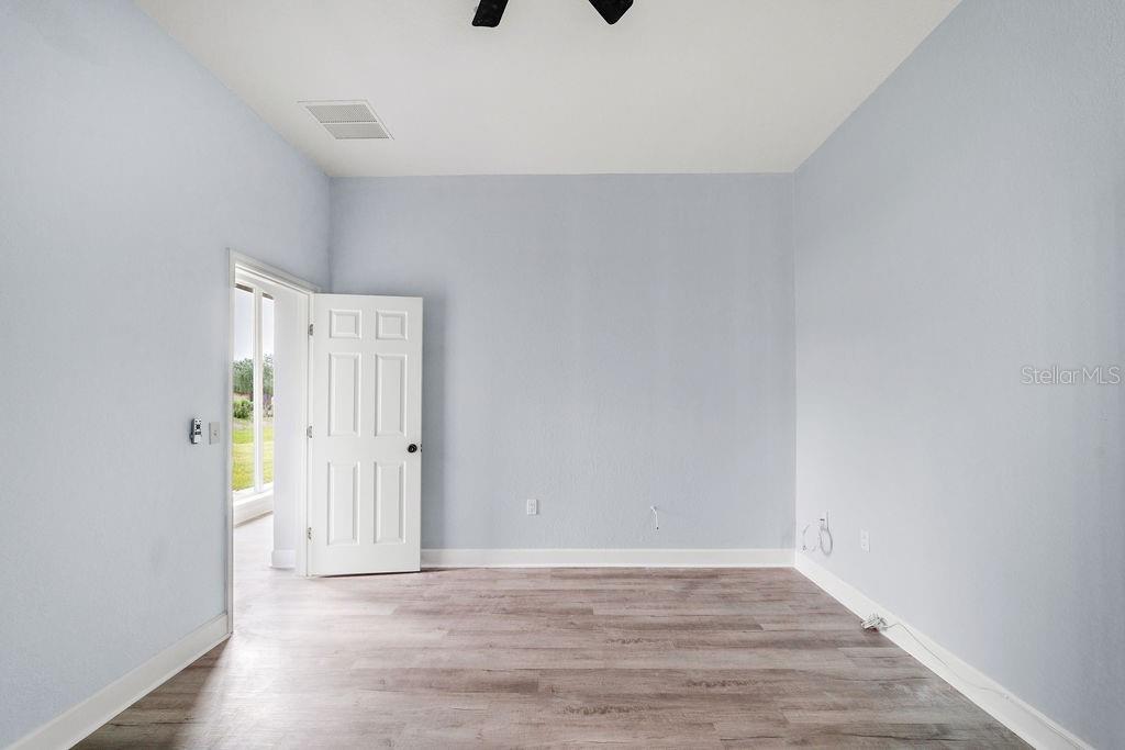 Image 31 of 62 For 258 Terranova Boulevard