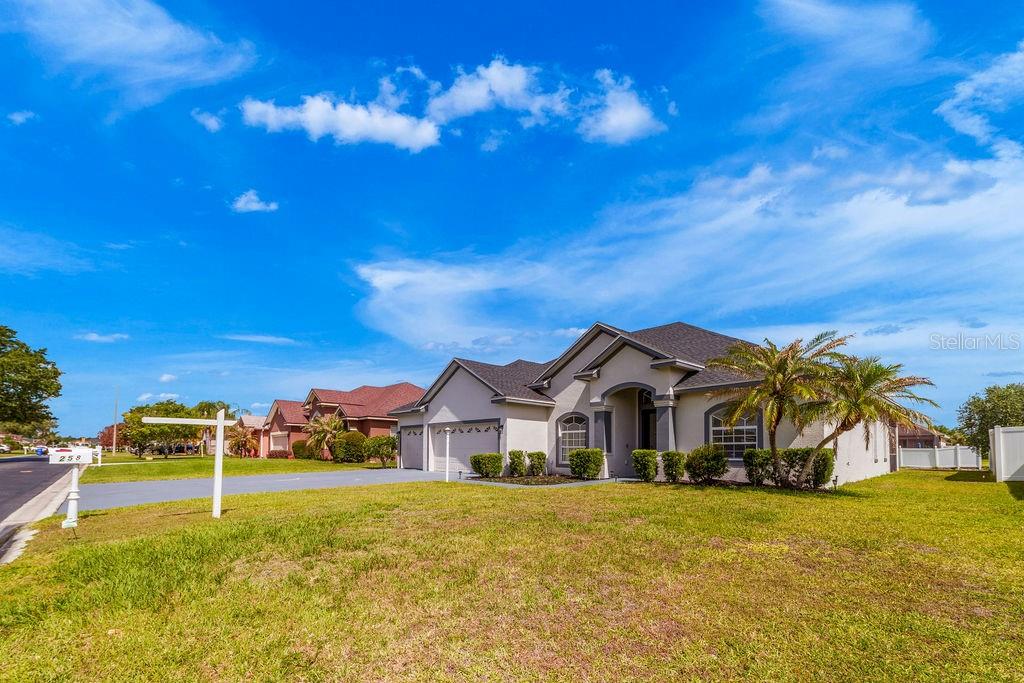 Image 4 of 62 For 258 Terranova Boulevard