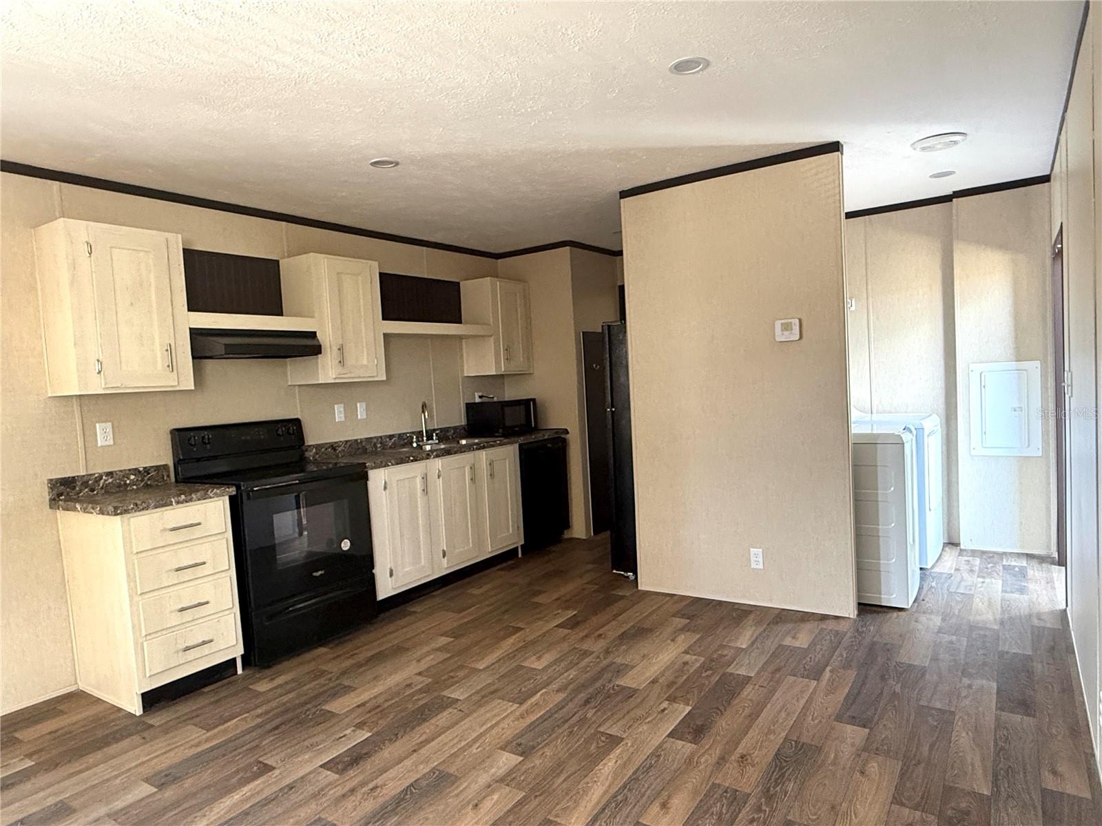 Image 3 of 20 For 806 Swindell Avenue N