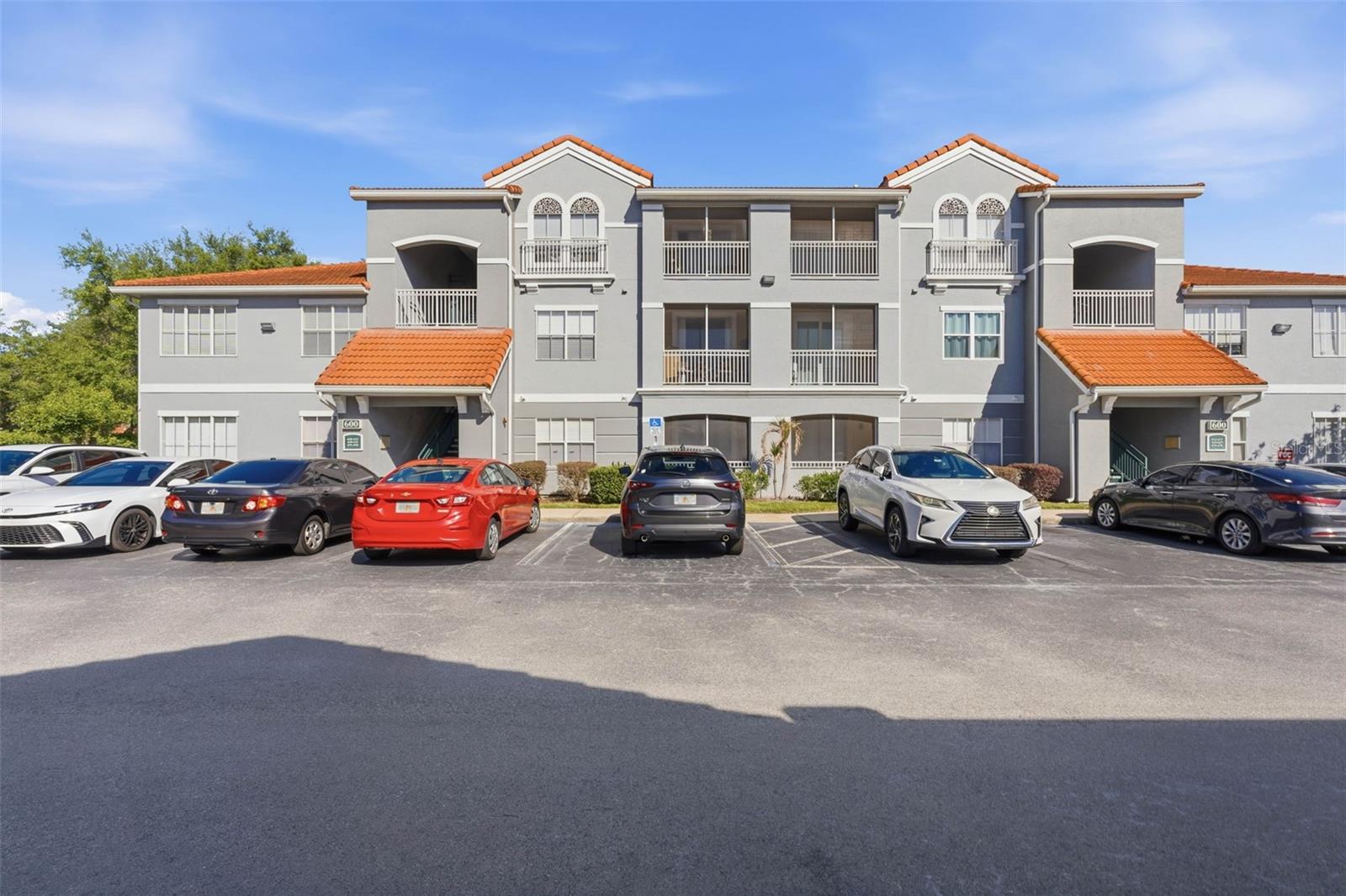 Image 2 of 42 For 18001 Richmond Place Drive 613
