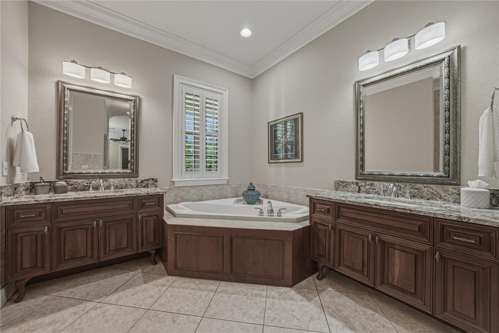 Image 36 of 72 For 810 Savannah Oaks Drive