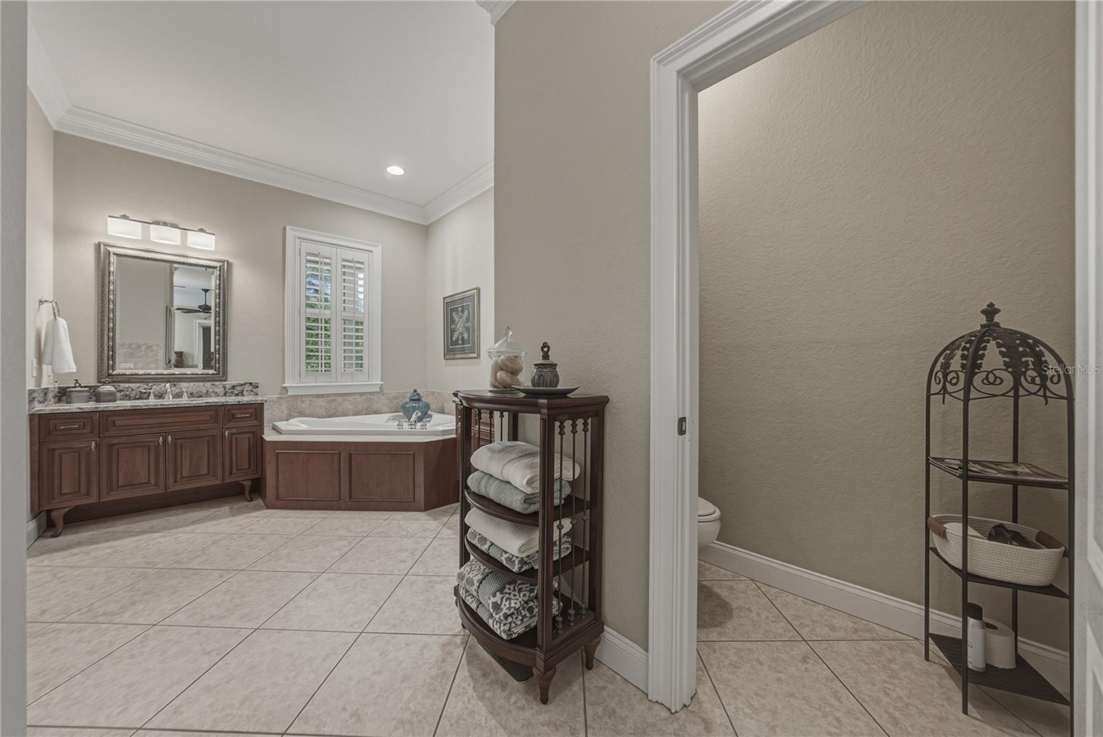 Image 40 of 72 For 810 Savannah Oaks Drive