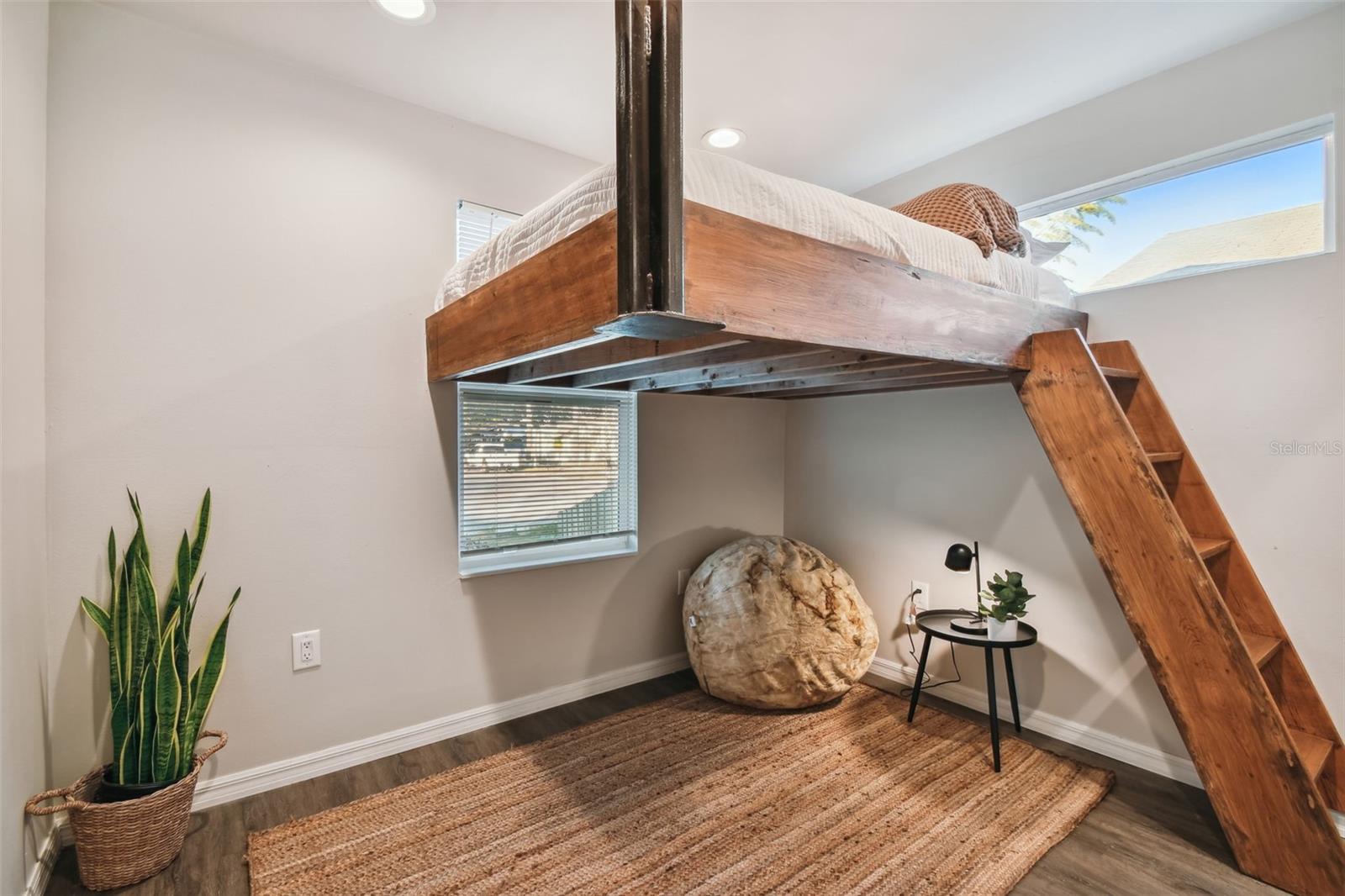 Image 17 of 39 For 2310 30th Avenue N