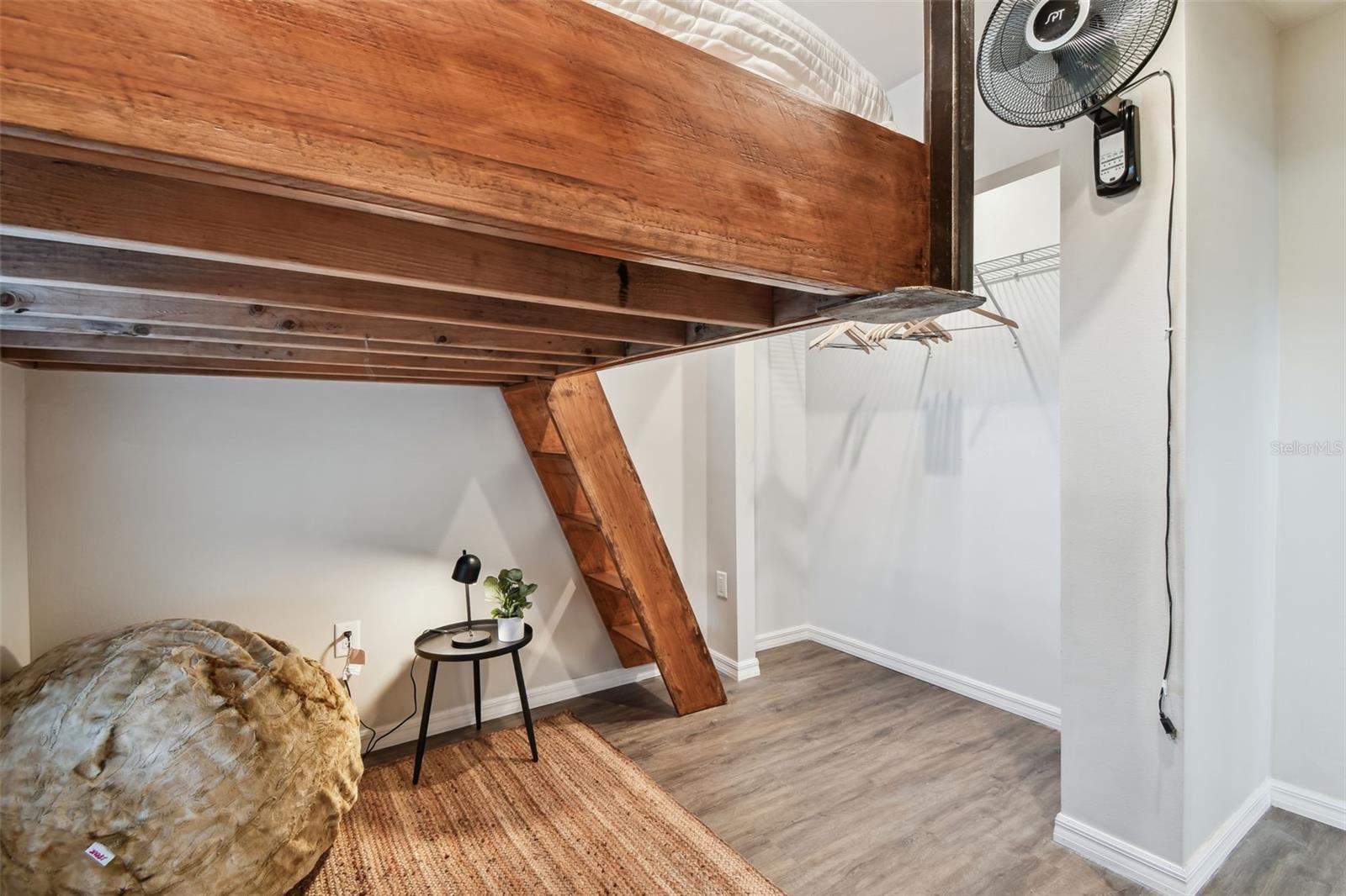 Image 18 of 39 For 2310 30th Avenue N