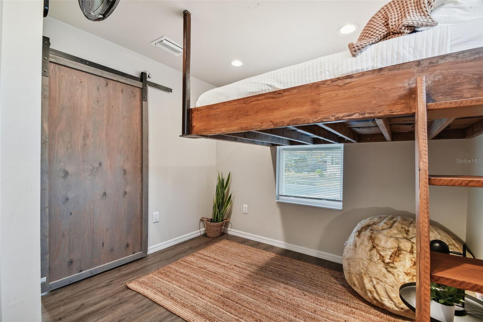 Image 19 of 39 For 2310 30th Avenue N