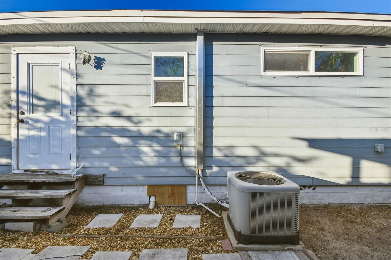 Image 23 of 39 For 2310 30th Avenue N