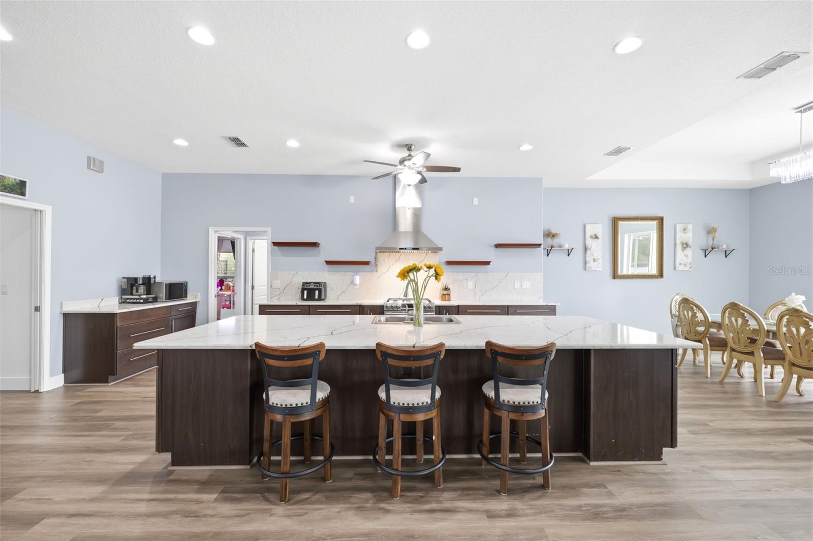 Image 18 of 90 For 6152 64th Street