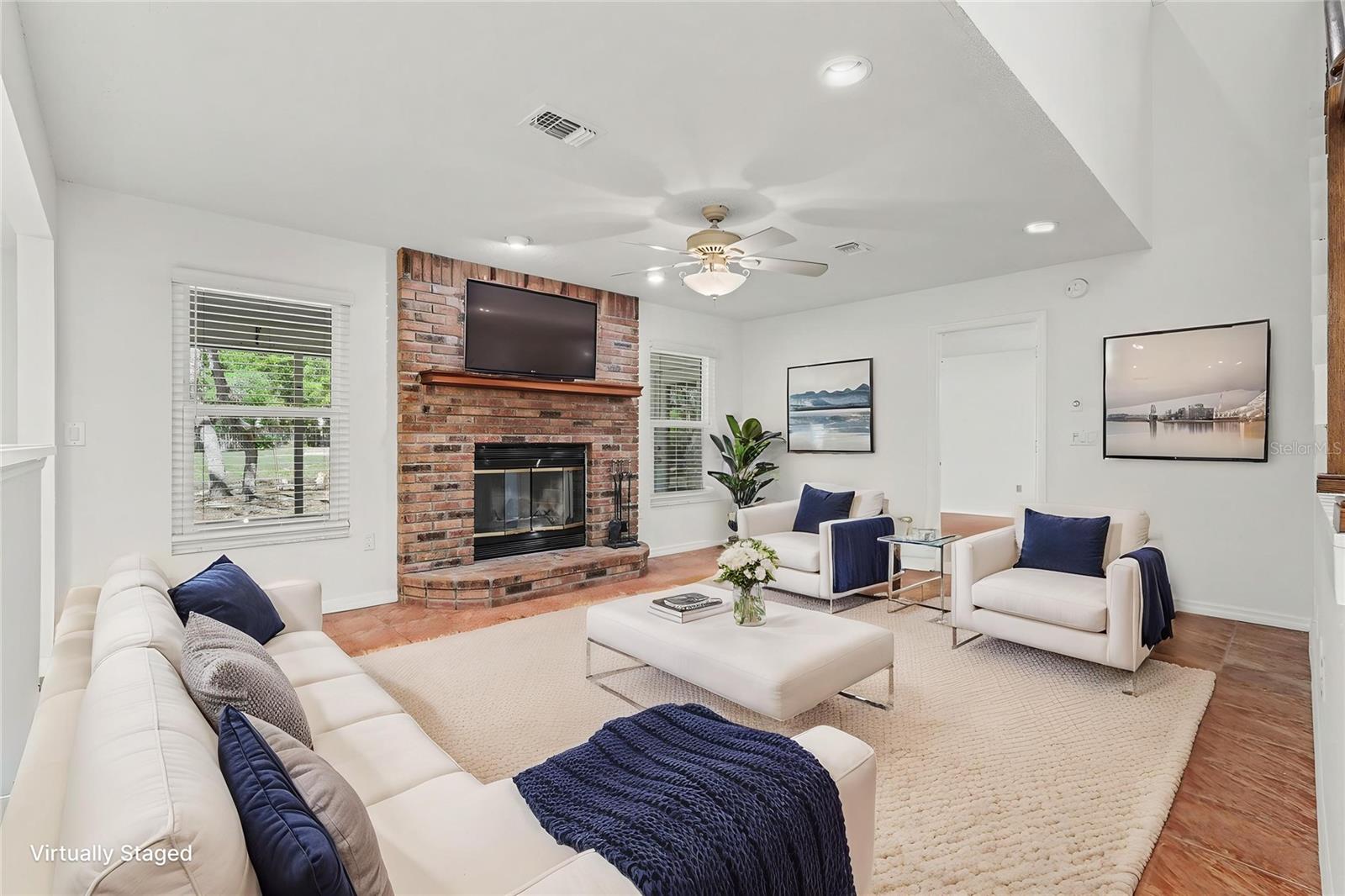 Listing photo id 8 for 18731 Firethorn Drive