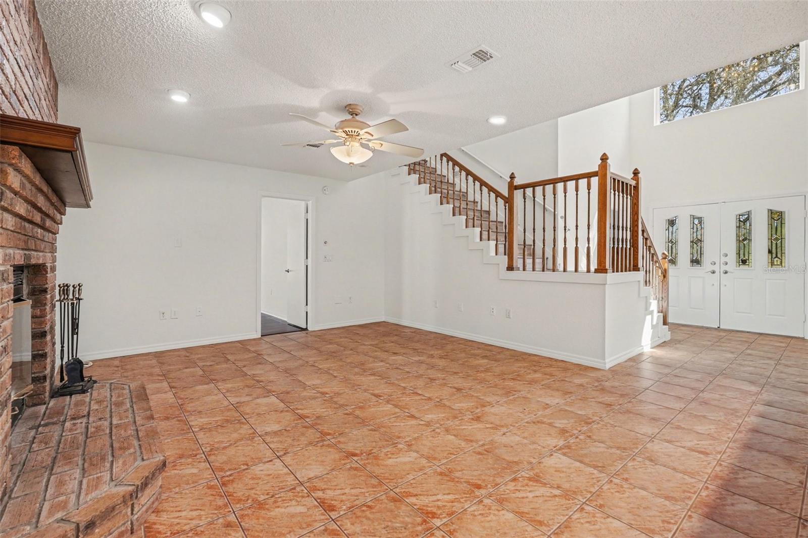 Listing photo id 10 for 18731 Firethorn Drive