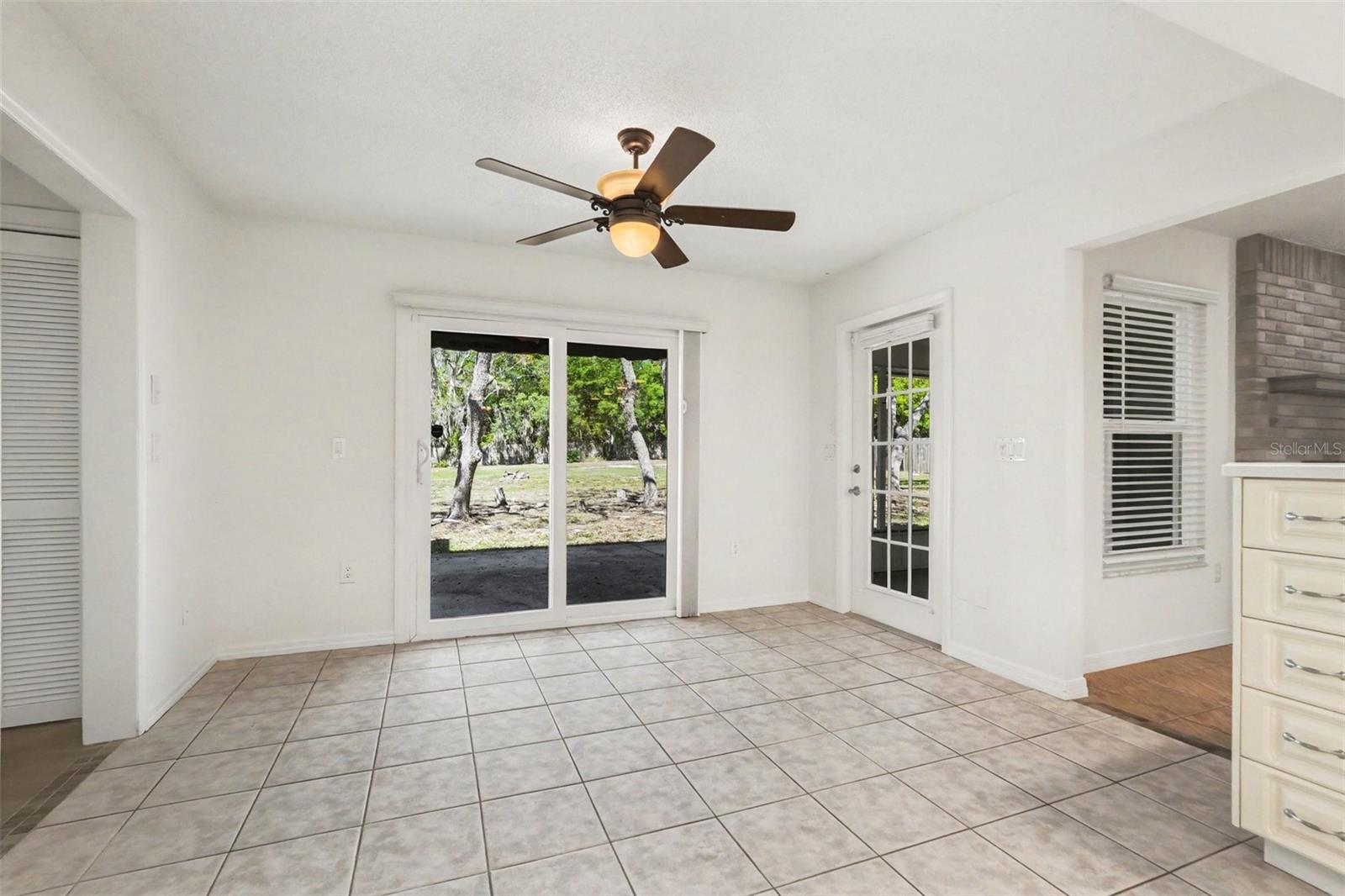 Listing photo id 16 for 18731 Firethorn Drive