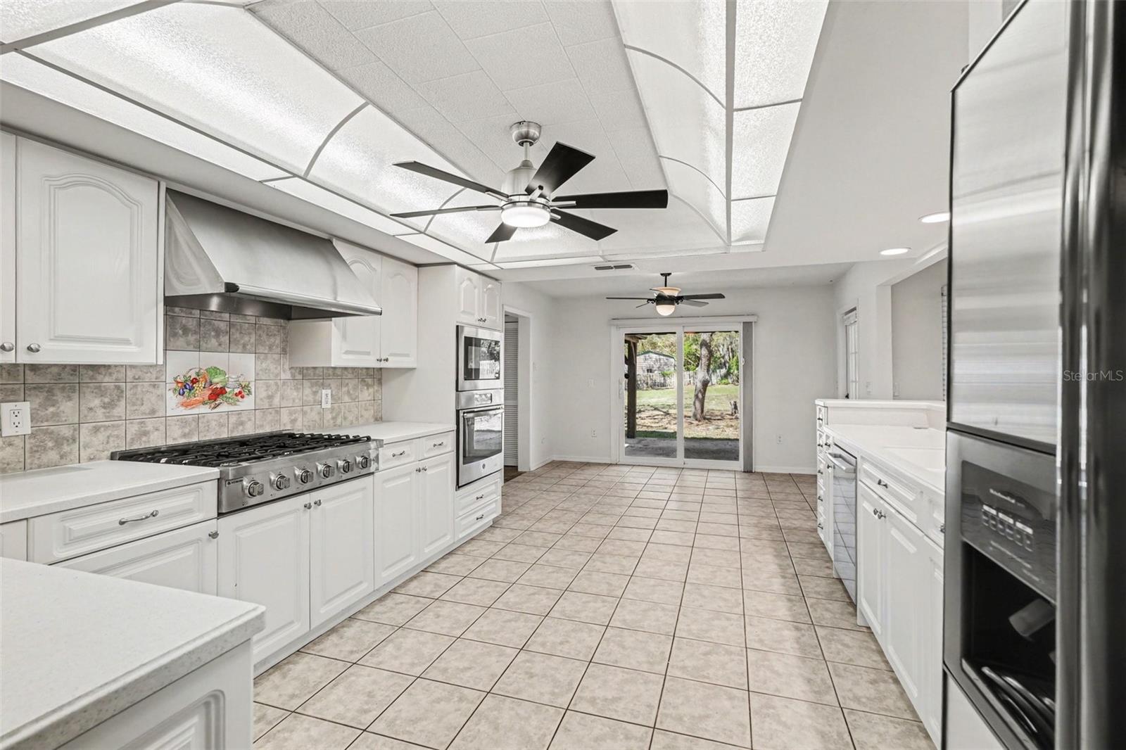 Listing photo id 18 for 18731 Firethorn Drive