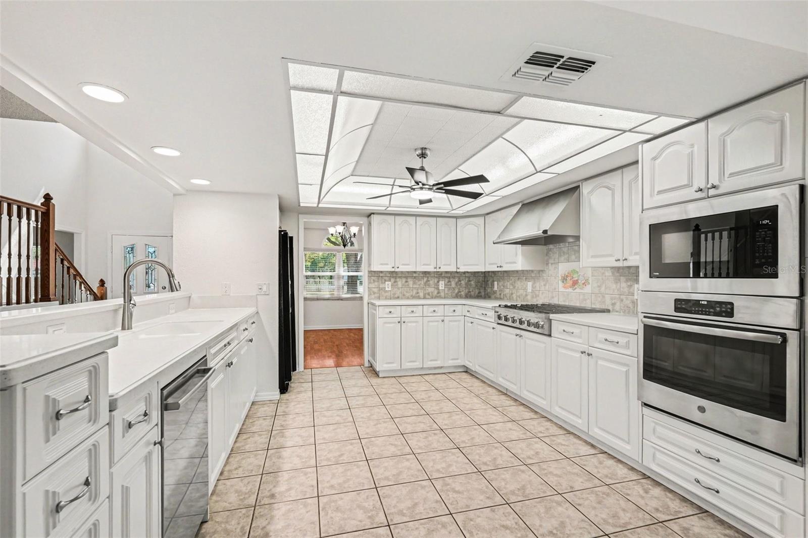 Listing photo id 19 for 18731 Firethorn Drive