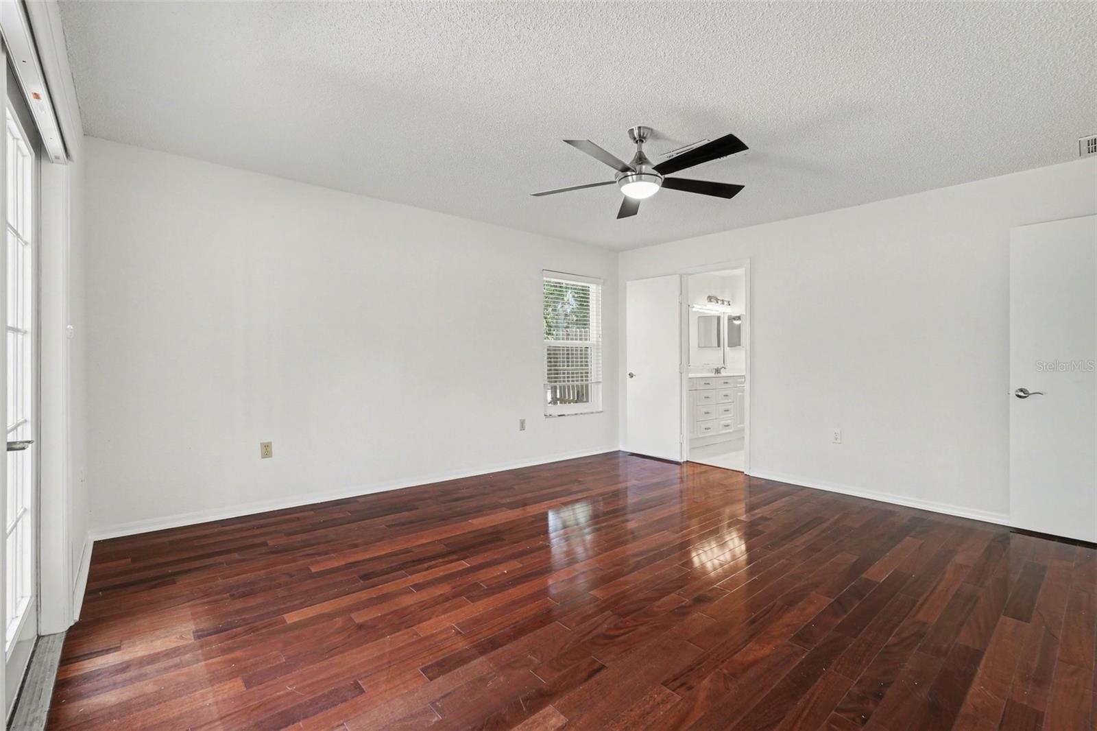 Listing photo id 20 for 18731 Firethorn Drive