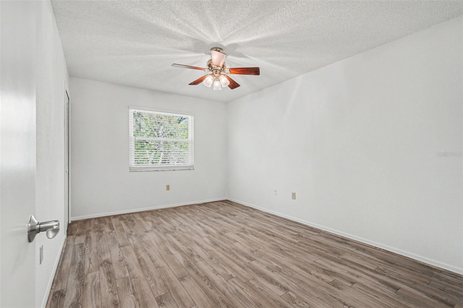 Listing photo id 25 for 18731 Firethorn Drive