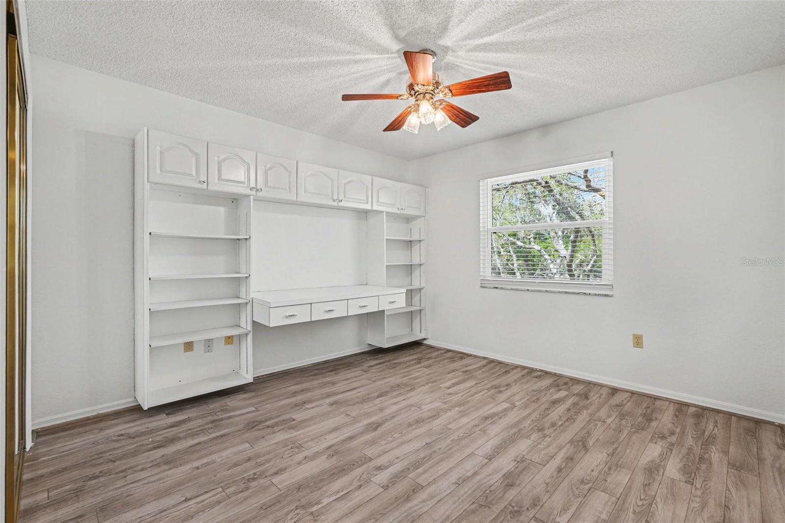 Listing photo id 26 for 18731 Firethorn Drive