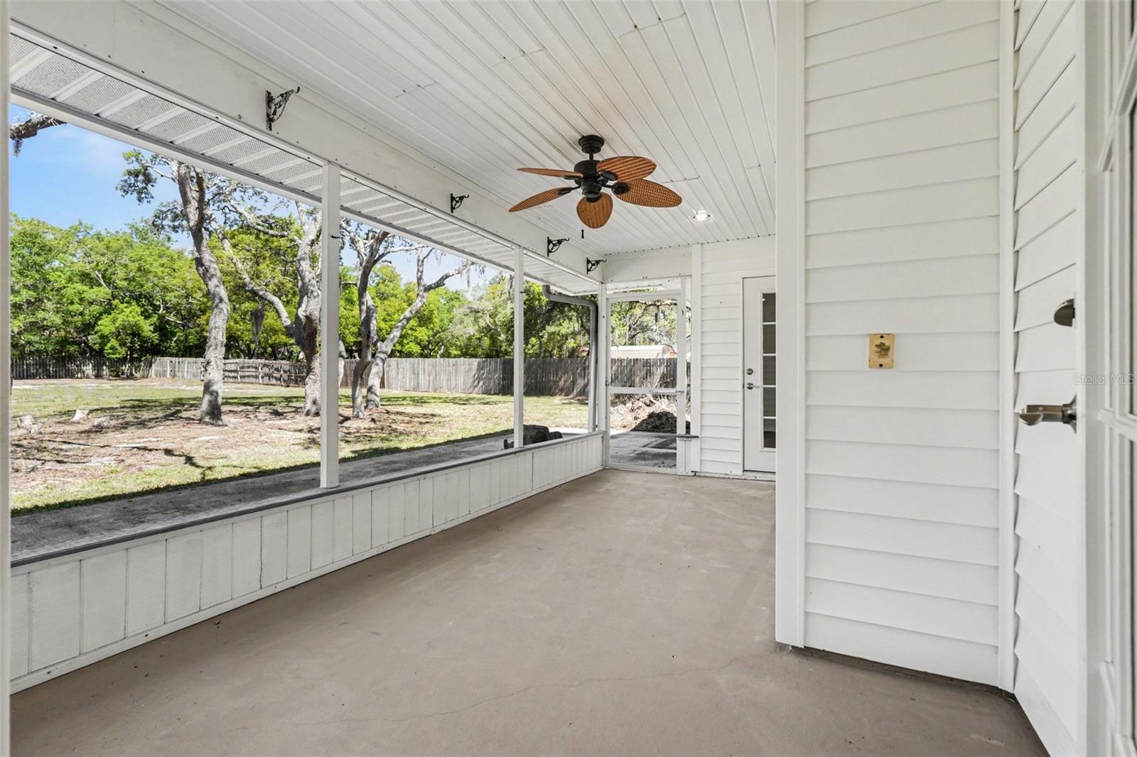 Listing photo id 30 for 18731 Firethorn Drive