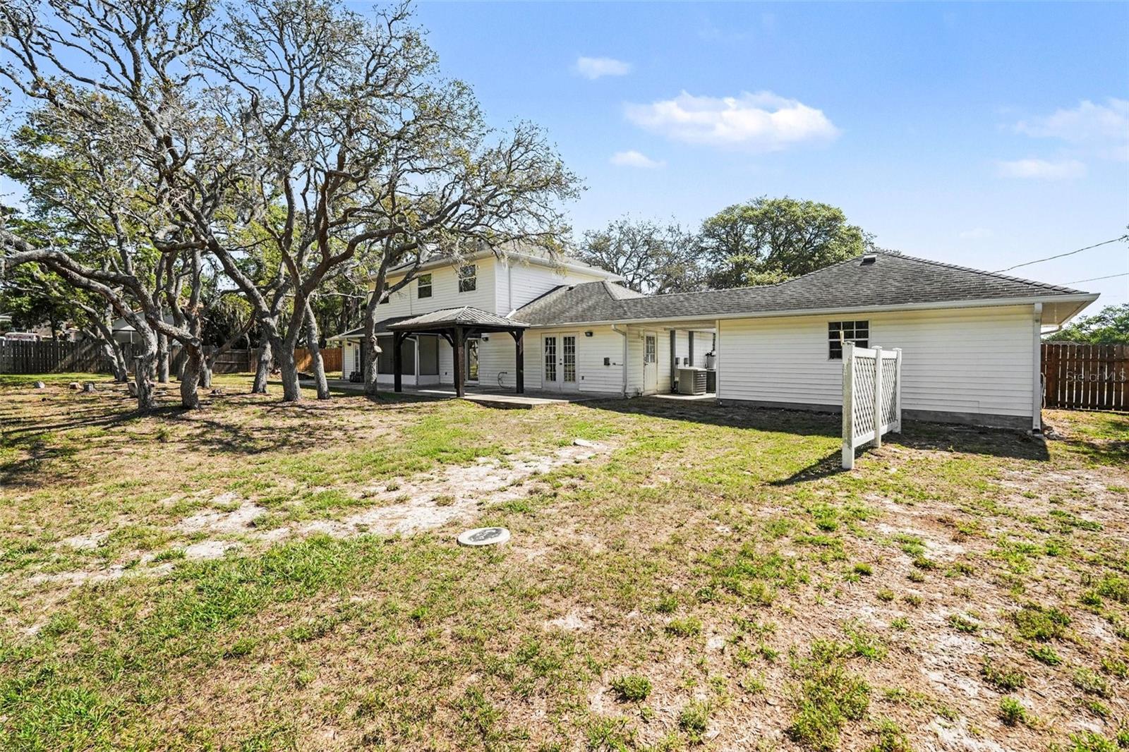 Listing photo id 31 for 18731 Firethorn Drive