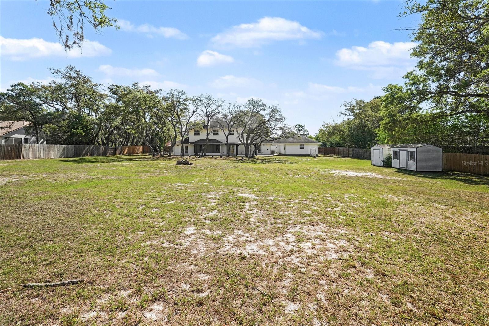 Listing photo id 32 for 18731 Firethorn Drive