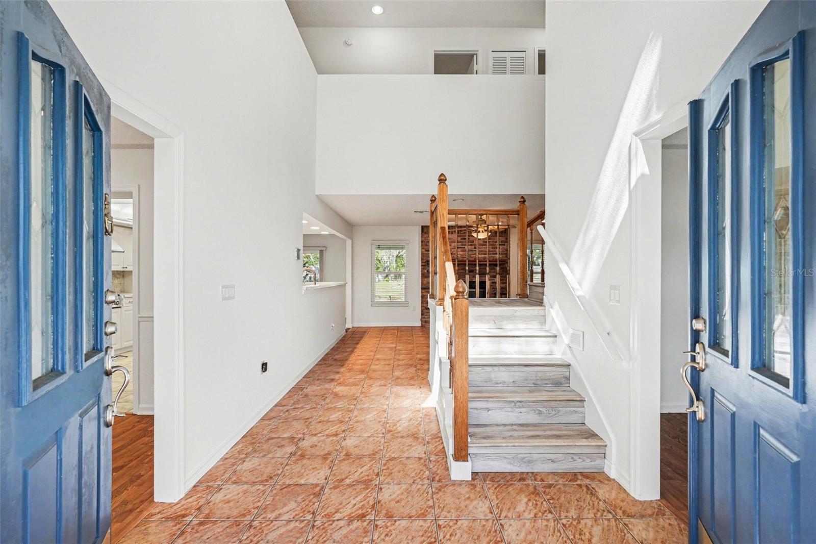 Listing photo id 5 for 18731 Firethorn Drive