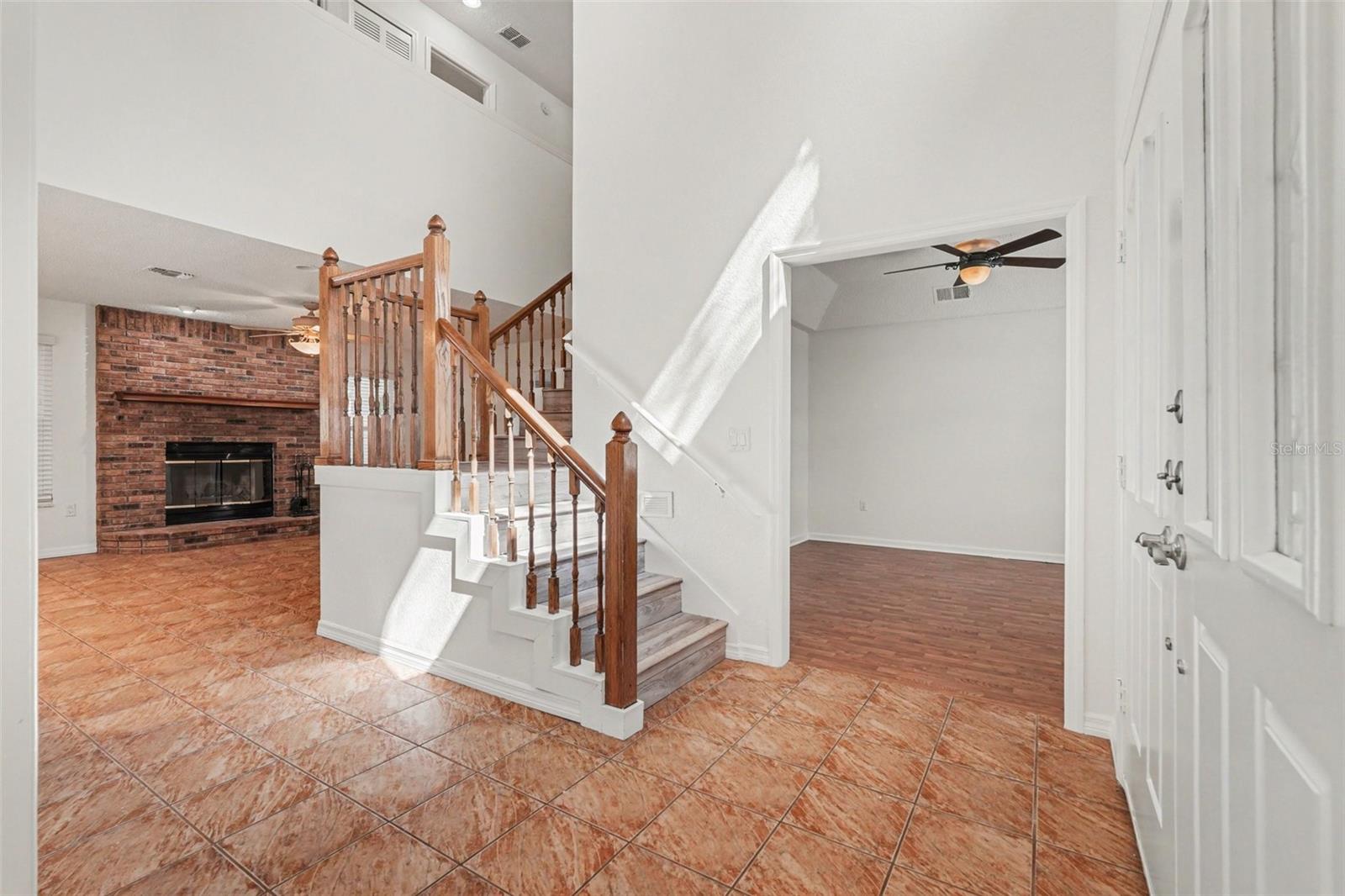 Listing photo id 7 for 18731 Firethorn Drive