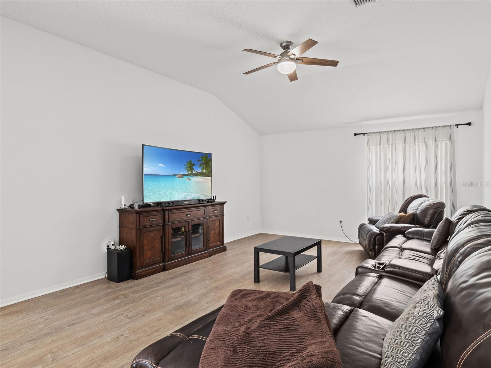 Image 13 of 52 For 3749 Pendlebury Drive