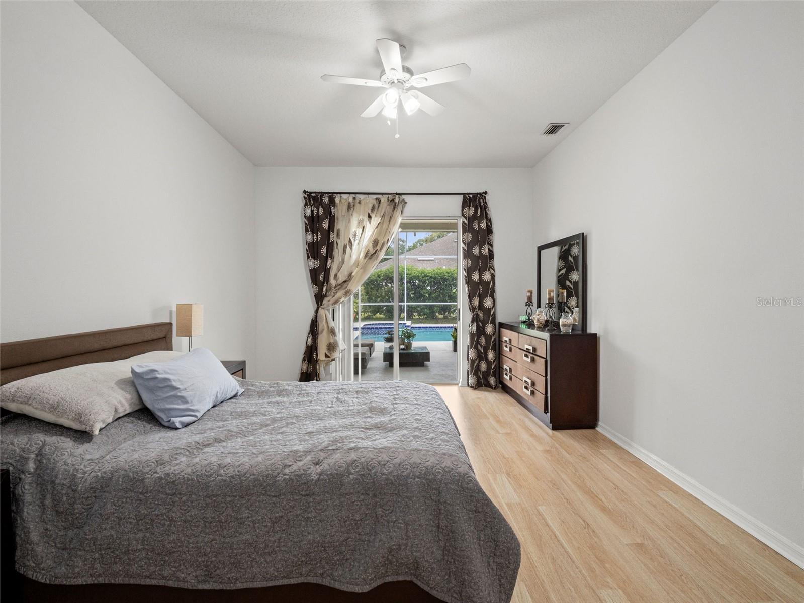 Image 18 of 52 For 3749 Pendlebury Drive