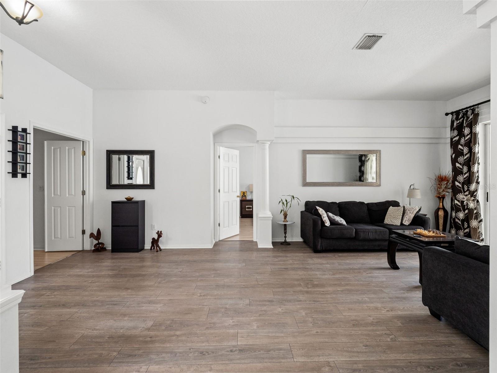 Image 6 of 52 For 3749 Pendlebury Drive