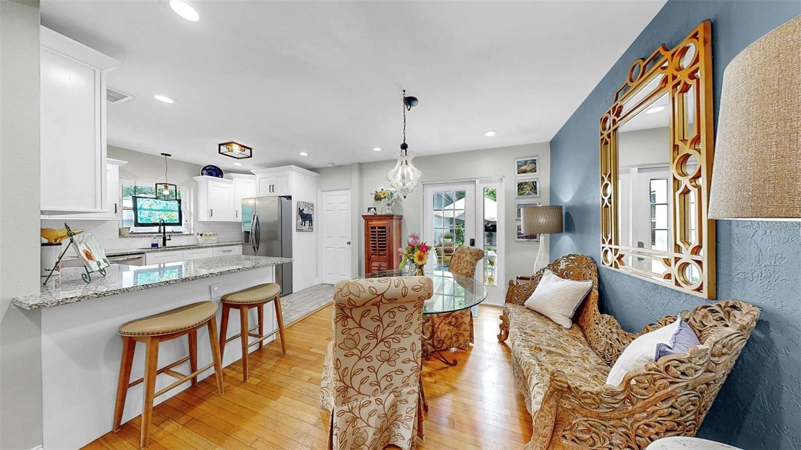 Image 10 of 44 For 4020 Queen Street N