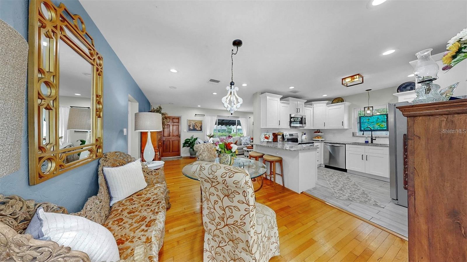 Image 11 of 44 For 4020 Queen Street N