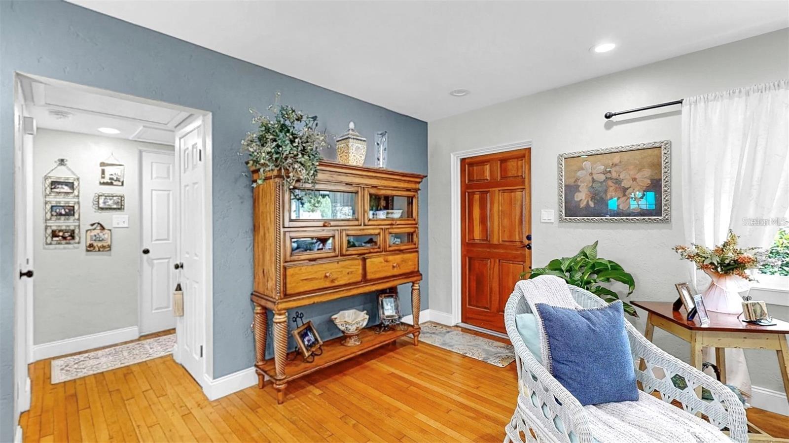 Image 12 of 44 For 4020 Queen Street N