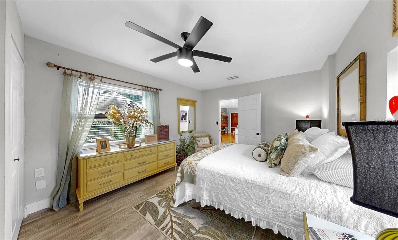 Image 16 of 44 For 4020 Queen Street N