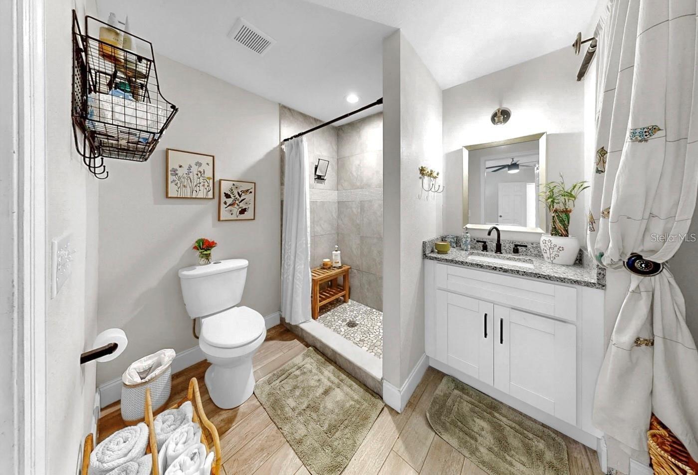 Image 17 of 44 For 4020 Queen Street N