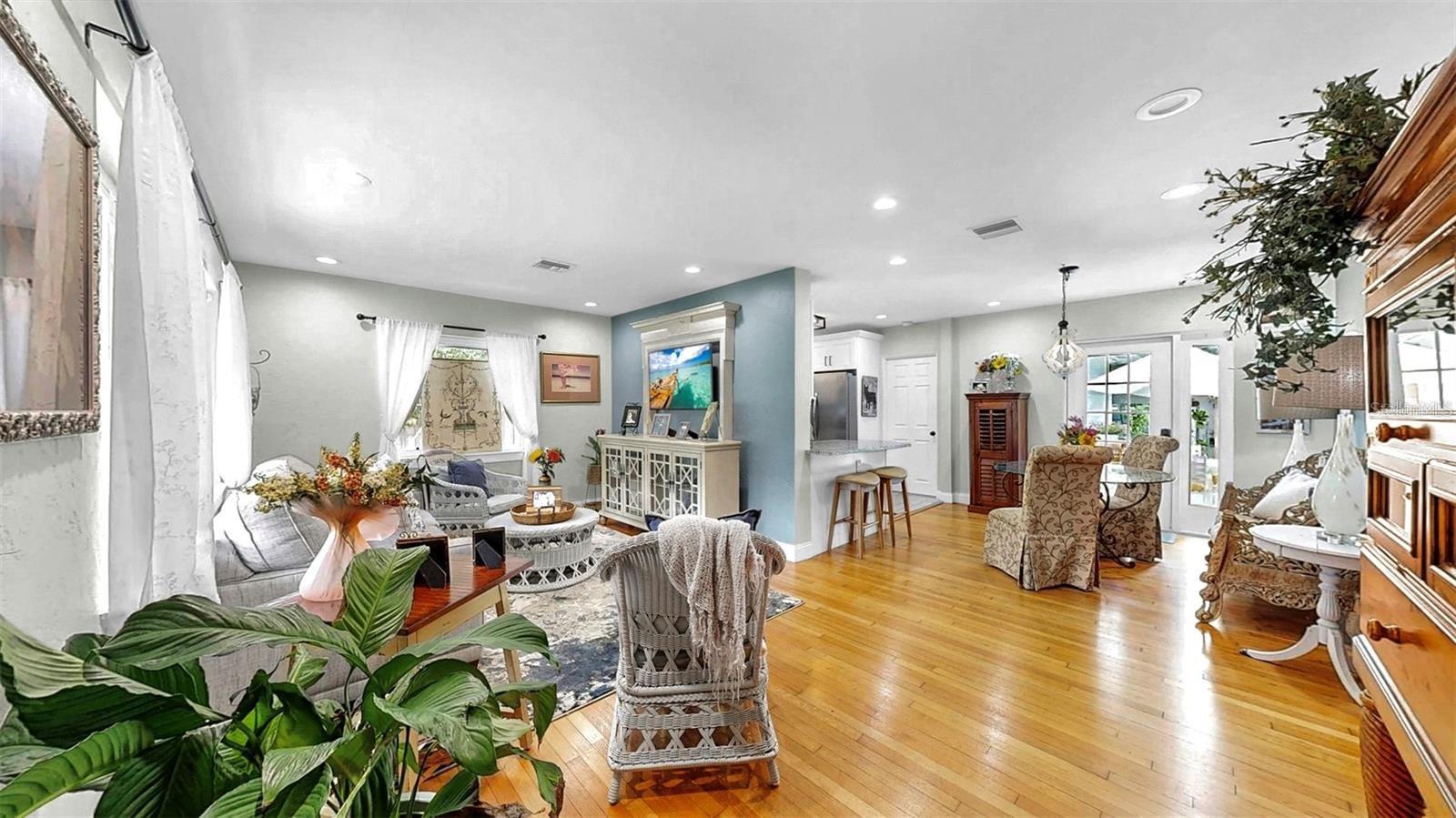 Image 5 of 44 For 4020 Queen Street N